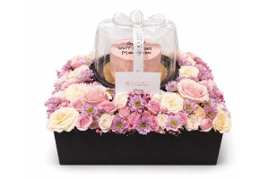 Soft romance cake arrangement