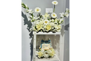 Blue ribbon cake arrangement